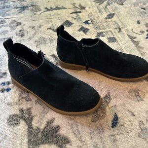 Toms size Y2.5 ankle boots